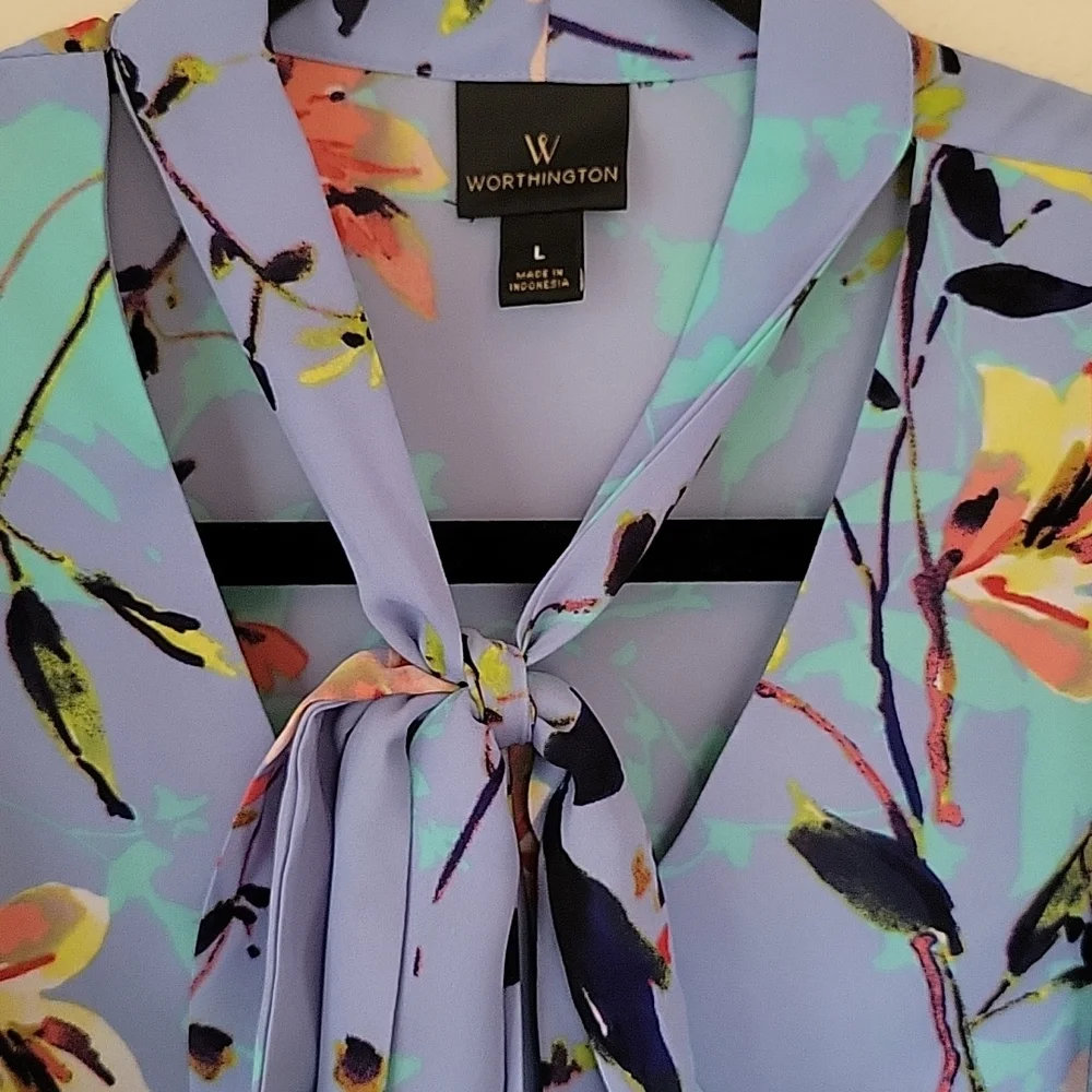 Worthington V neck with Tie Flutter Sleeve L - Picture 3 of 6